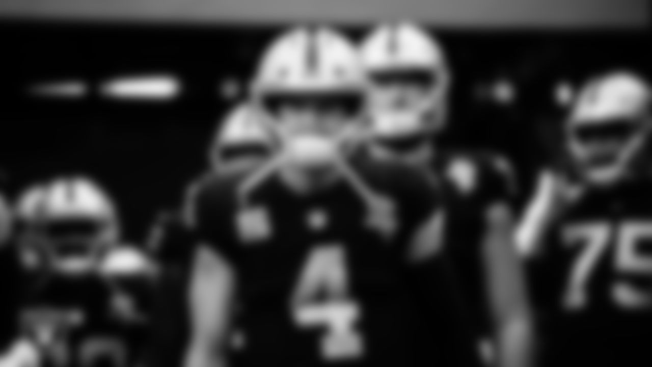 Las Vegas Raiders quarterback Derek Carr (4) before the regular season home game against the Tampa Bay Buccaneers.