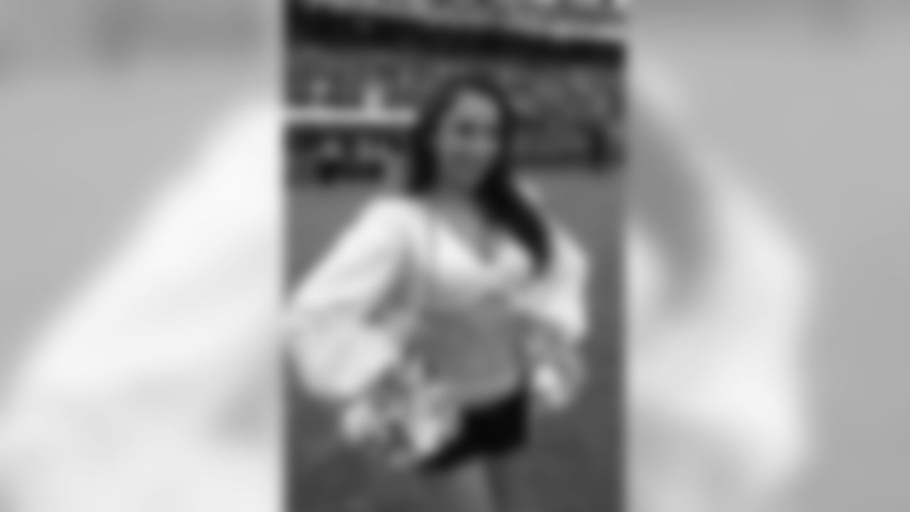 Raiderette Sarah Marie