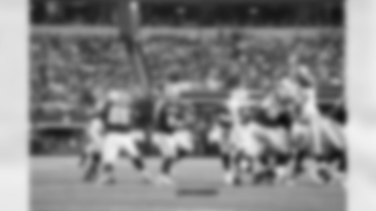 LB Nick Roach pressures QB Tony Romo.
