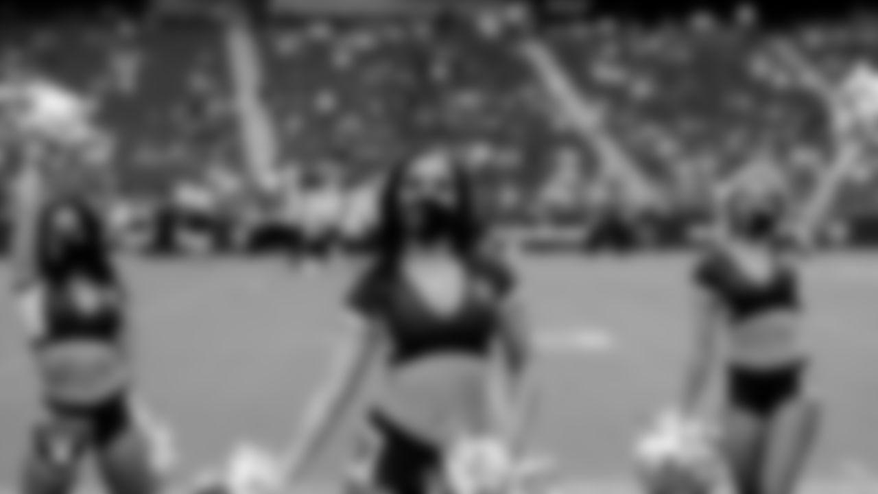 Raiderette Shaniah on the field for practice at 2021 Training Camp.