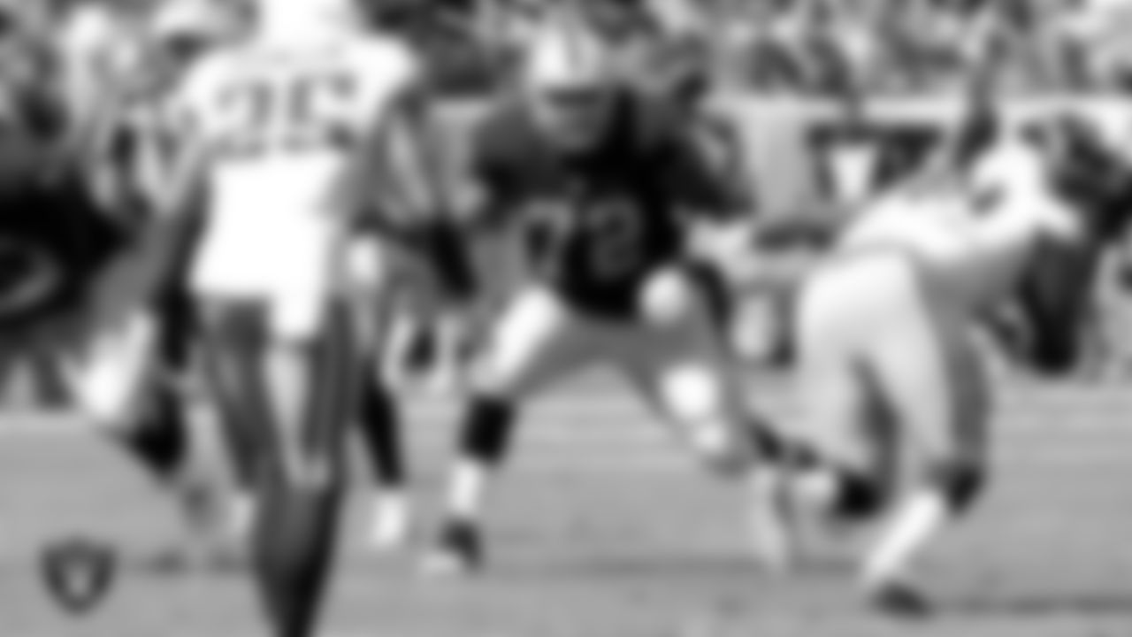 Donald Penn joined the Raiders as a free agent in 2014. As a Raider, Penn started all 66 games he played in and even caught three passes for seven yards, including two touchdowns. He was named to two Pro Bowls while playing for the Raiders.