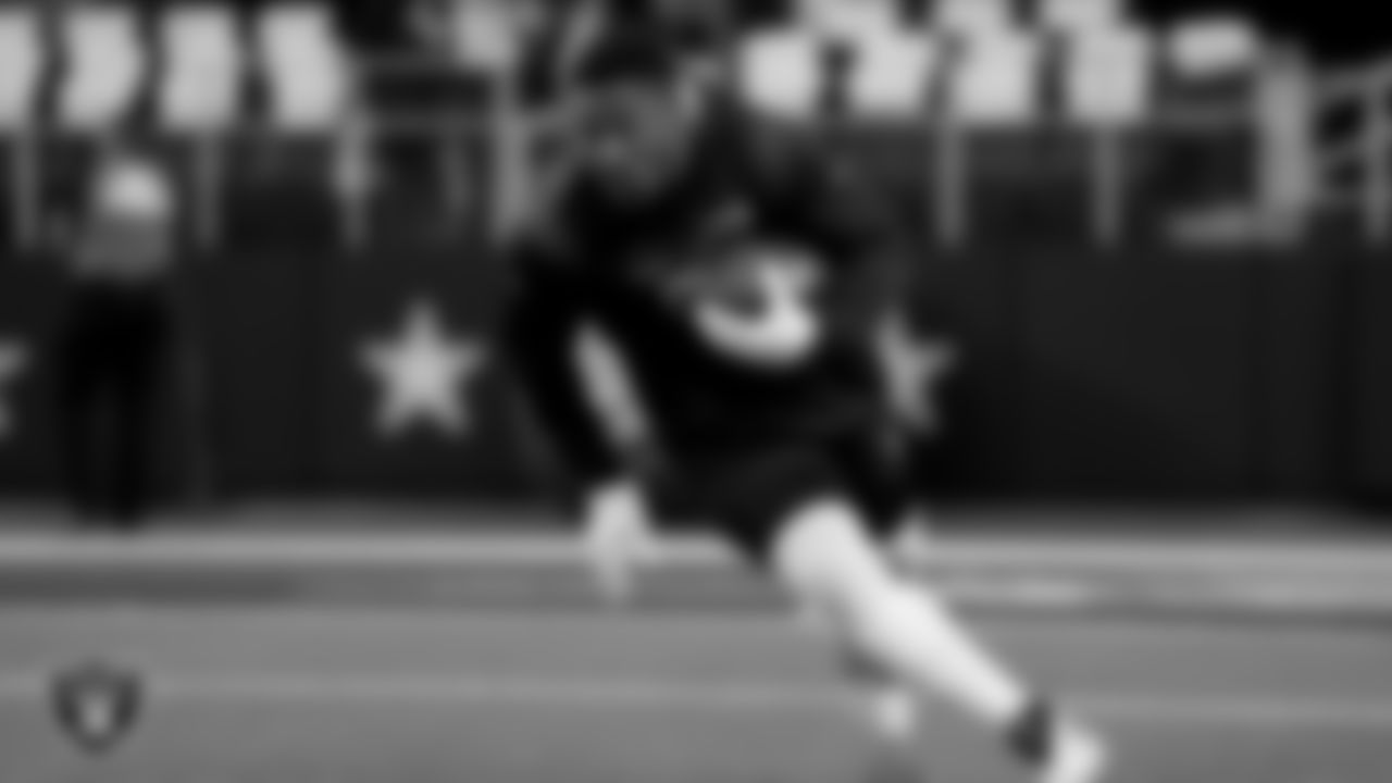 Las Vegas Raiders running back Josh Jacobs (28) warming up before the regular season away game against the Dallas Cowboys.