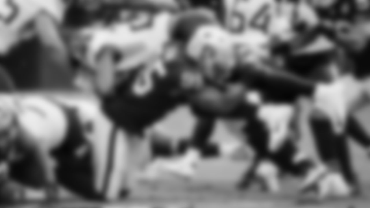 Raiders defensive end Dion Jordan (95) makes a tackle during the regular season game against the Tennessee Titans.