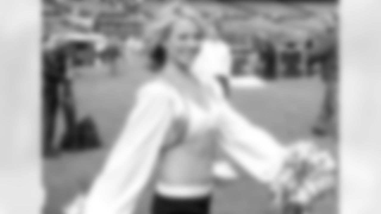 Raiderette Anna