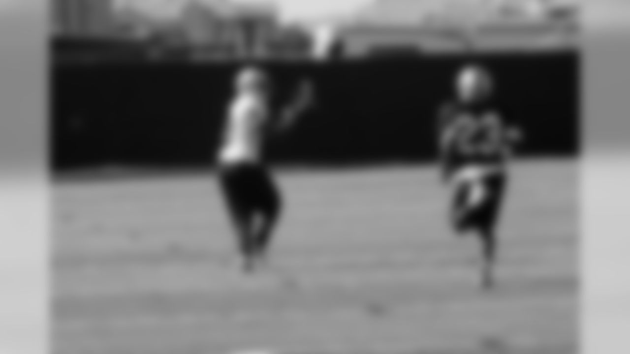 WR Louis Murphy goes deep for the touch down.
