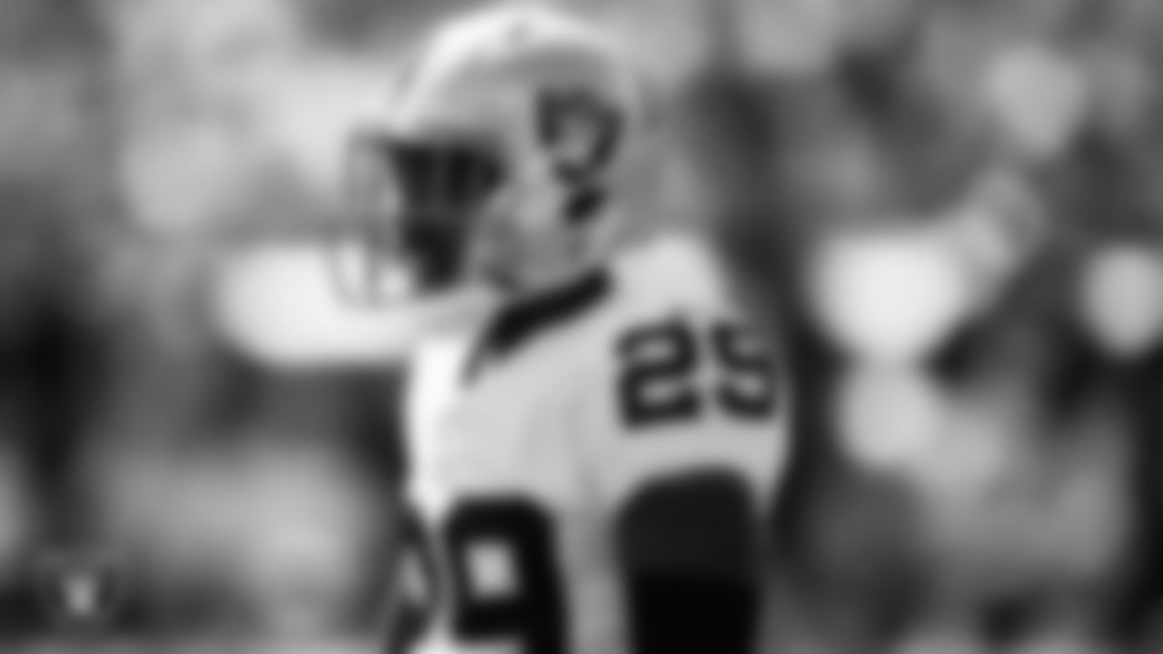 Las Vegas Raiders cornerback Casey Hayward Jr. (29) on the field during the regular season away game against the Pittsburgh Steelers.