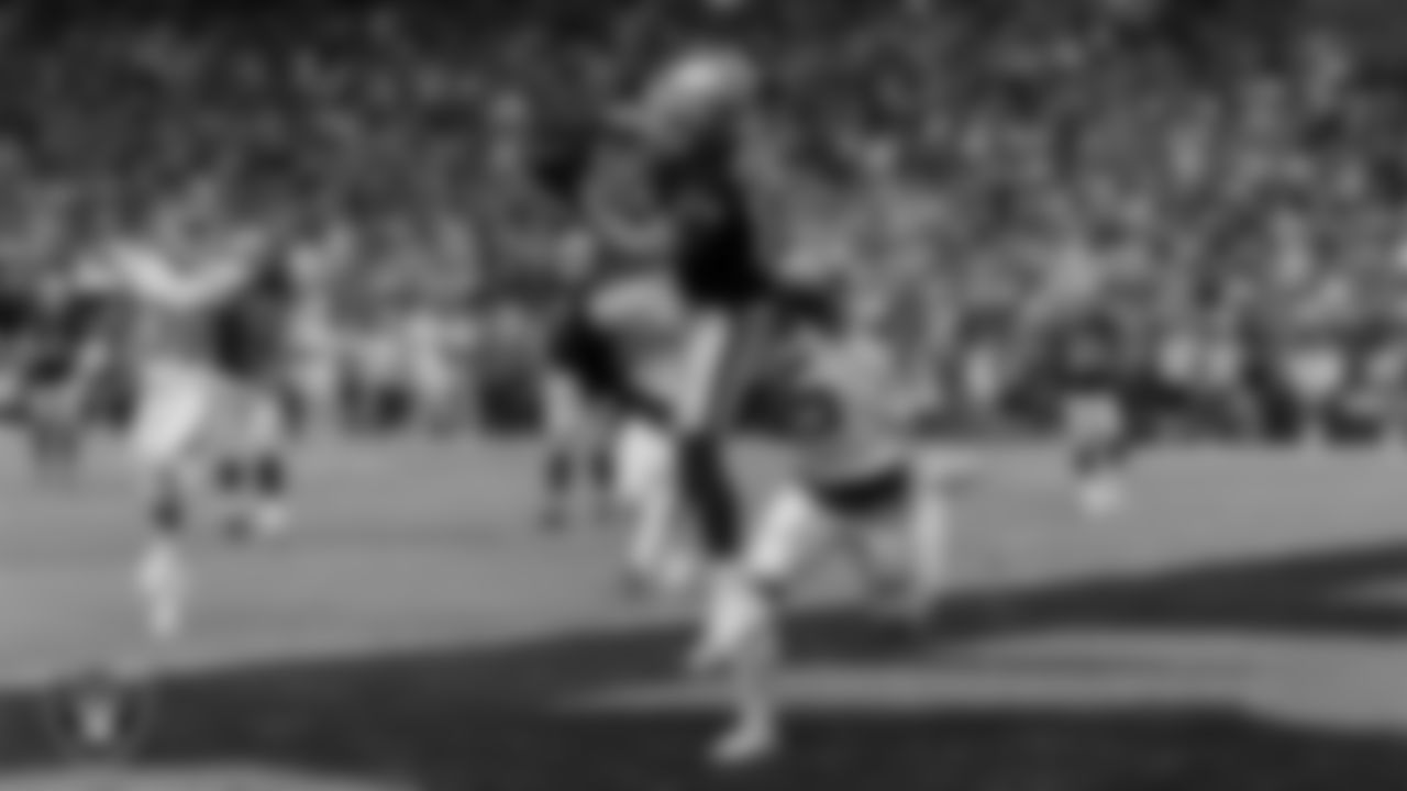Las Vegas Raiders wide receiver Hunter Renfrow (13) makes a 6-yard touchdown catch during the regular season home game against the Kansas City Chiefs.