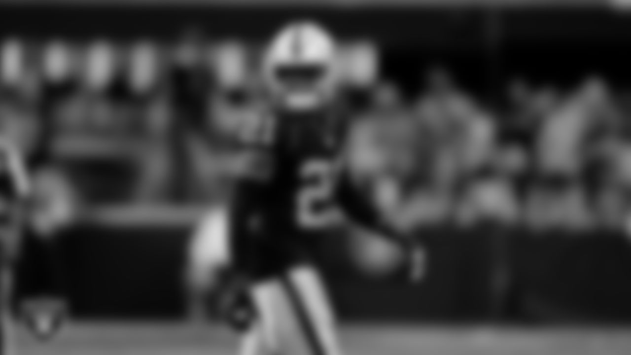Las Vegas Raiders cornerback Amik Robertson (21) during the regular season home game against the Chicago Bears.