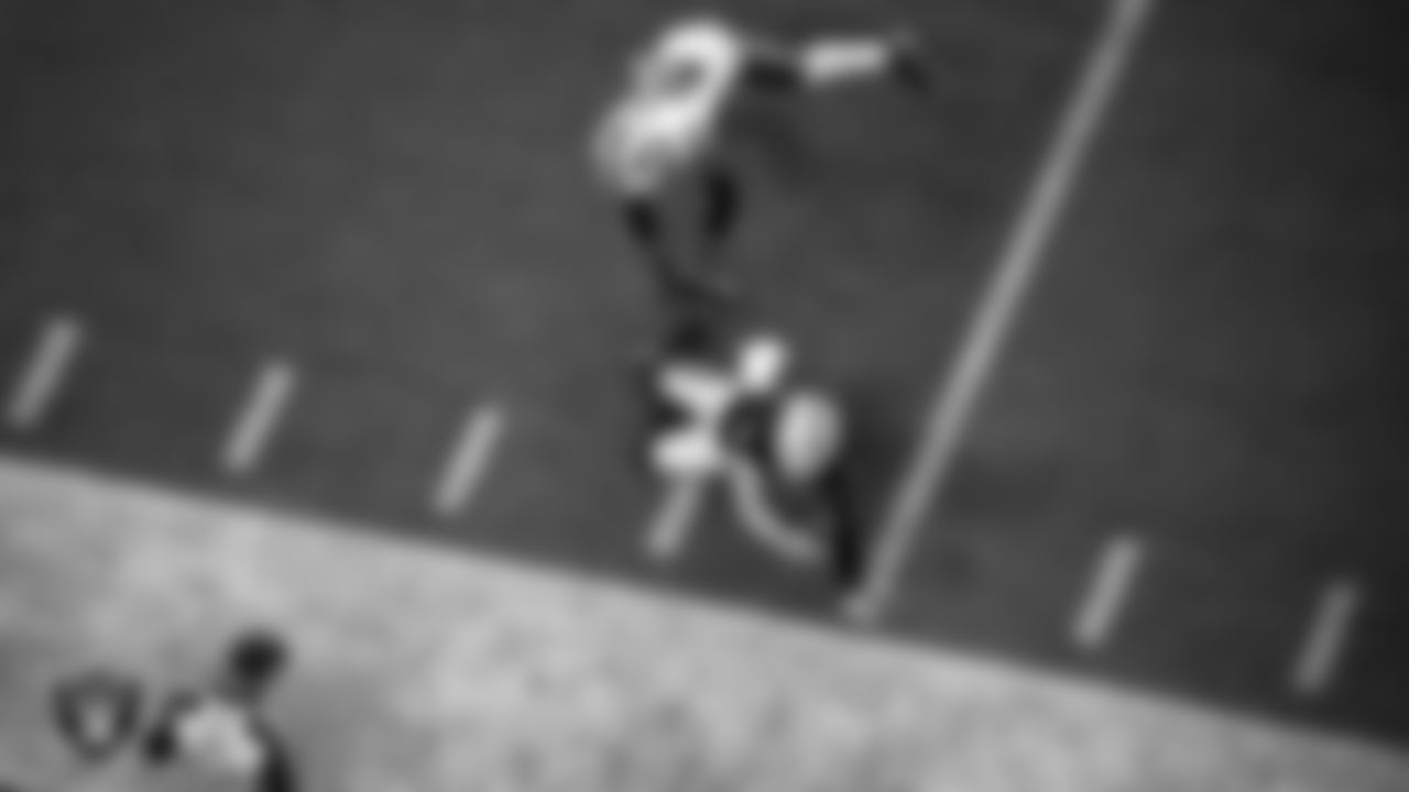 Las Vegas Raiders quarterback Derek Carr (4) rushes during the regular season home game against the Buffalo Bills.