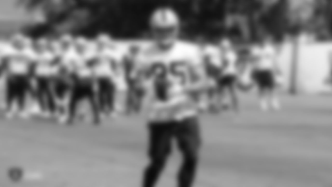 Raiders tight end Derek Carrier (85) at an Organized Team Activity (OTA) at the Raiders Practice Facility in Alameda, Calif.