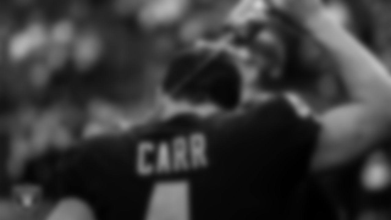 Las Vegas Raiders quarterback Derek Carr (4) warming up before the regular season home game against the New England Patriots at Allegiant Stadium.