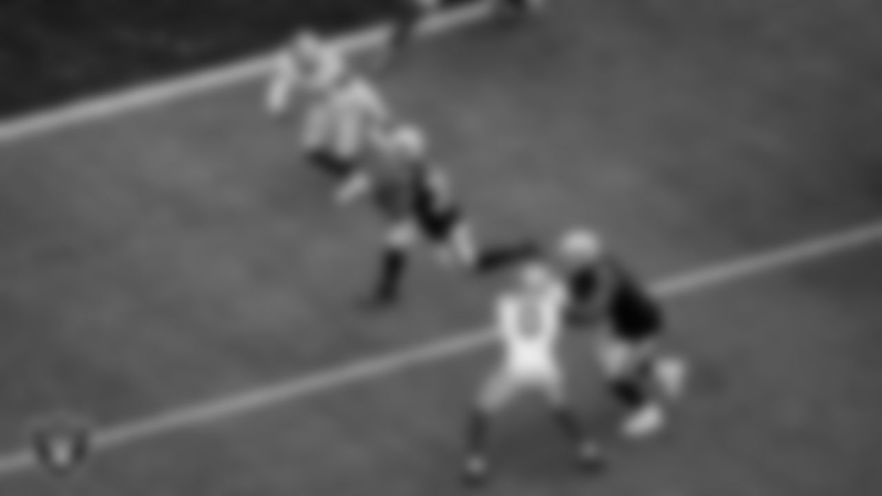 Las Vegas Raiders running back Zamir White (35) rushes for a 1-yard touchdown during the preseason home game against the San Francisco 49ers at Allegiant Stadium.