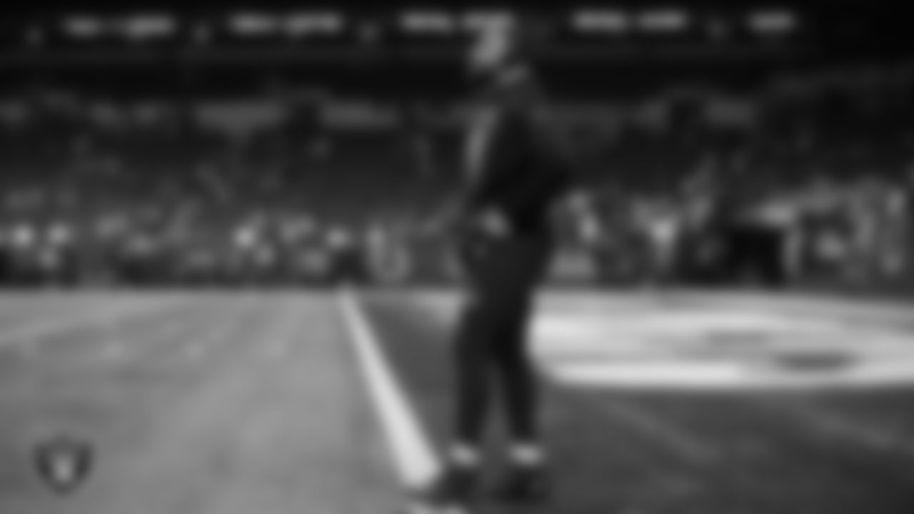 Las Vegas Raiders defensive tackle Solomon Thomas (92) warming up before the regular season away game against the Indianapolis Colts.