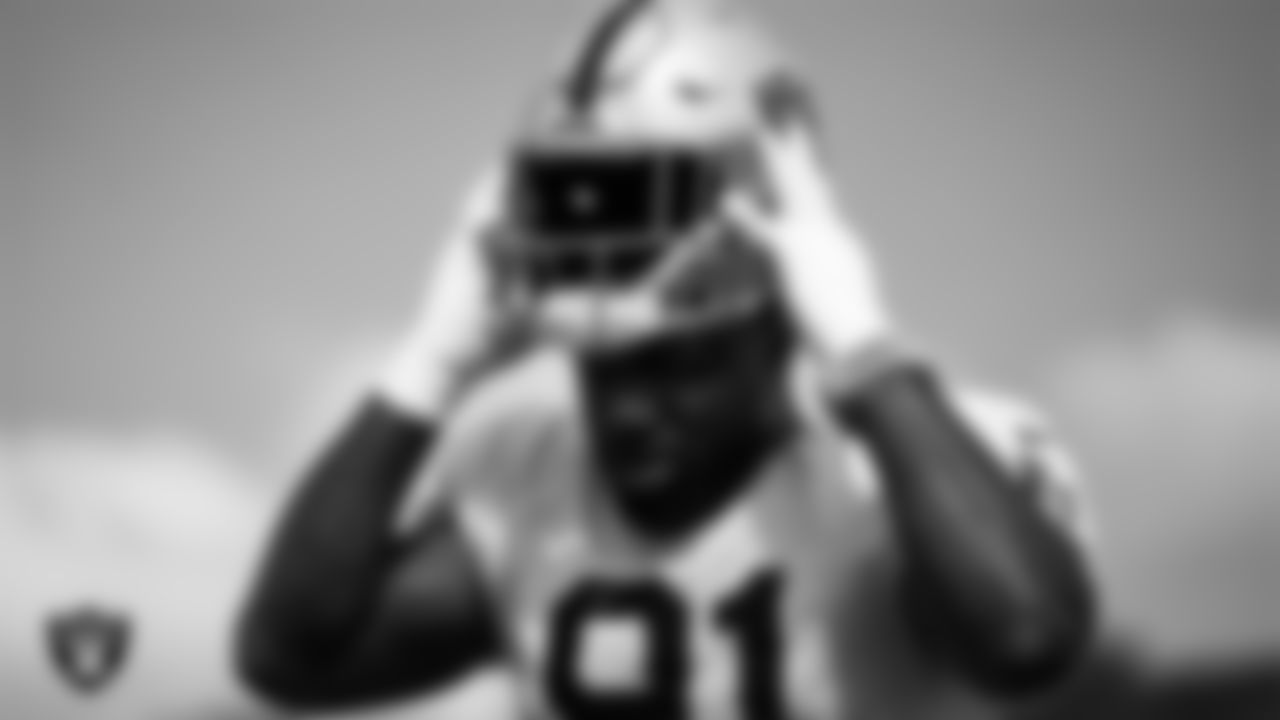 Las Vegas Raiders defensive end Yannick Ngakoue (91) on the field for a joint practice with the Los Angeles Rams at 2021 Training Camp.