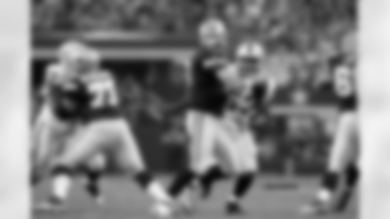 LB Nick Roach pressures QB Tony Romo.