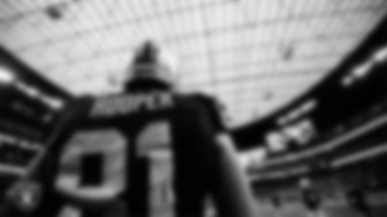 Las Vegas Raiders tight end Austin Hooper (81) warming up before the regular season home game against the Green Bay Packers at Allegiant Stadium.