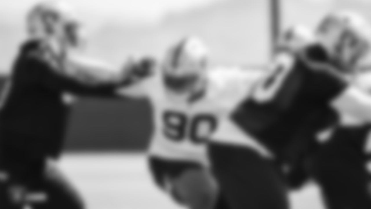 Raiders defensive tackle Johnathan Hankins (90) on the field for practice.