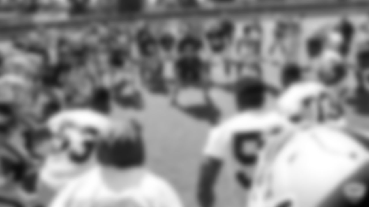 Raiders Head Coach Jon Gruden huddles up the team on the field for practice at 2019 Training Camp.