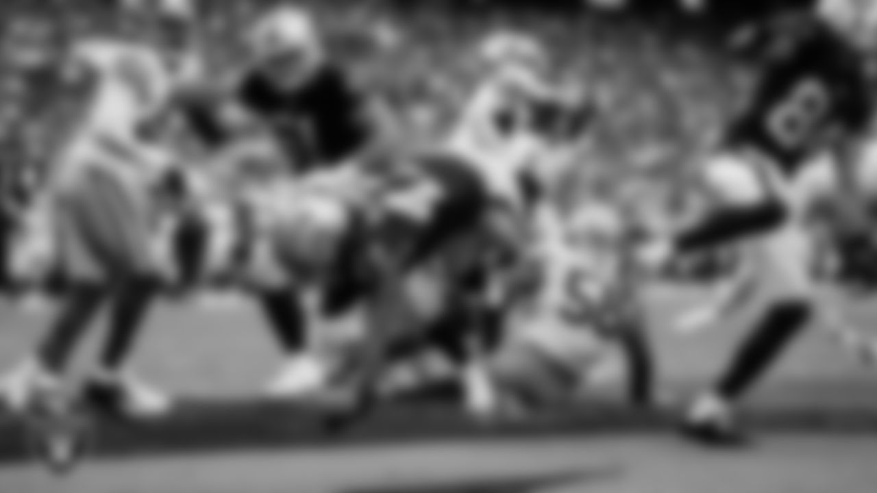 Las Vegas Raiders running back Sincere McCormick (47) rushes for a 2-yard touchdown during the preseason home game against the San Francisco 49ers at Allegiant Stadium.
