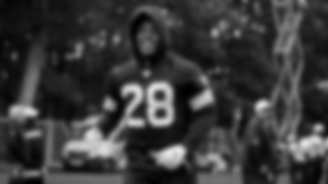 Raiders running back Josh Jacobs (28) on the field for practice.