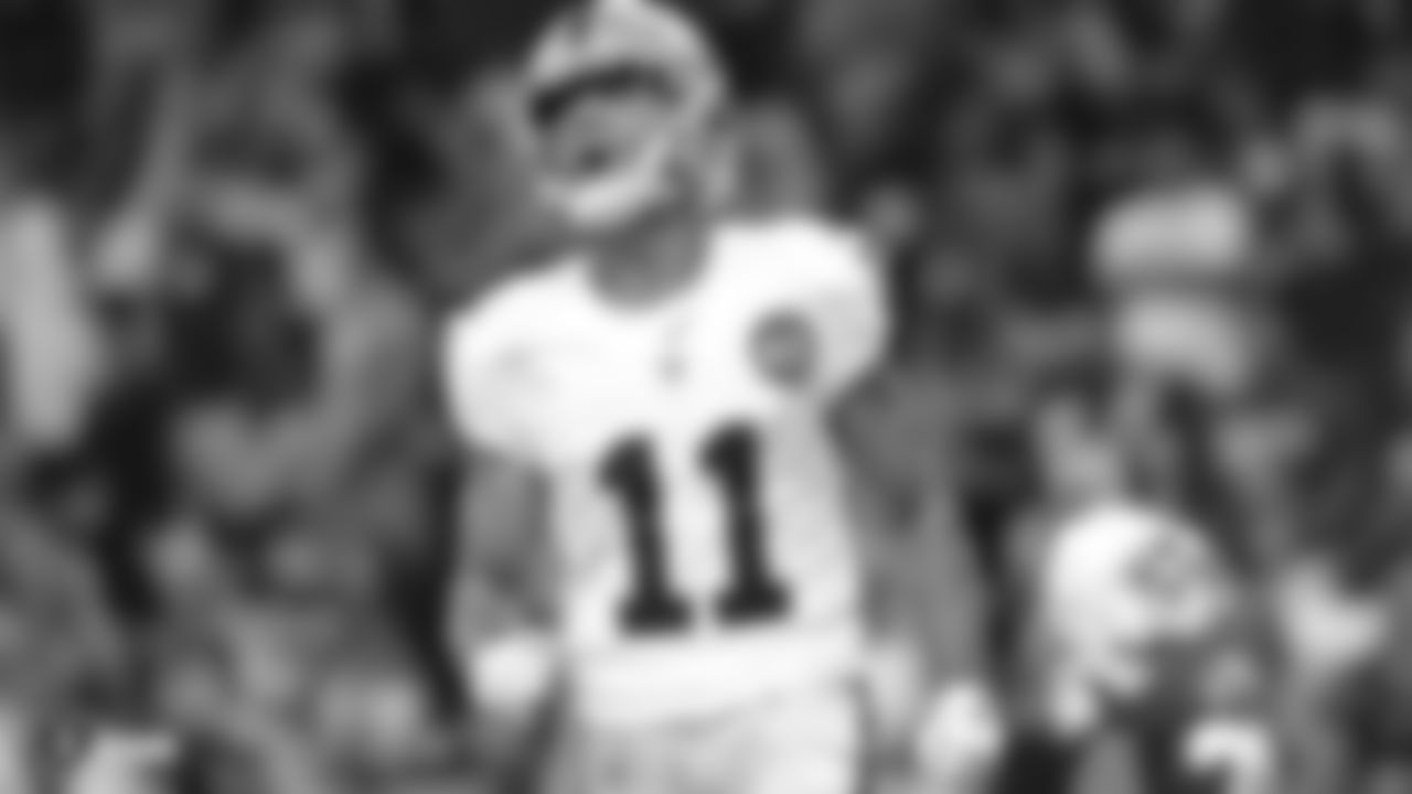 Raiders wide receiver Trevor Davis (11) celebrates after scoring on a 60-yard rush during the Raiders regular season game against the Indianapolis Colts.