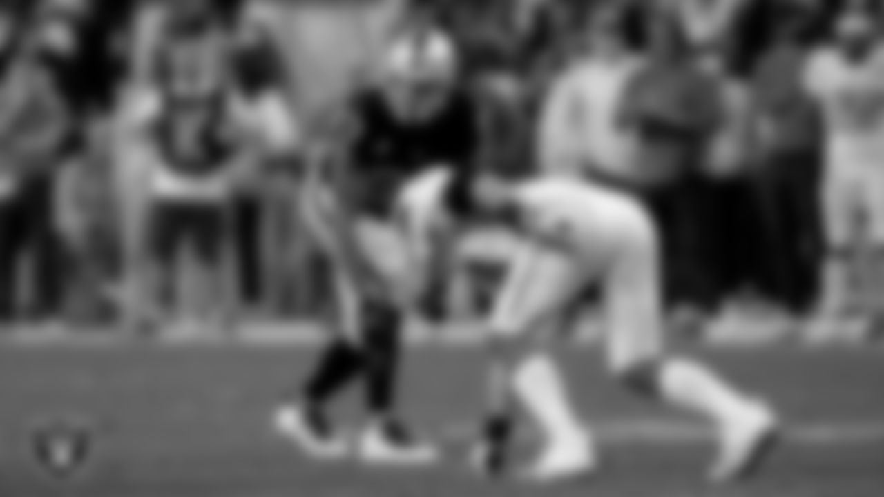 Las Vegas Raiders tight end Darren Waller (83) lines up before the snap during the regular season home game against the Los Angeles Chargers.