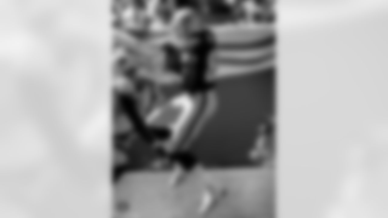 One of the most decorated players in NFL history, Rice joined the Raiders in 2001 and played in 54 games with 51 starts. Over four seasons with the Silver and Black, he caught 243 passes for 3,286 yards and 18 TDs. Rice was inducted into the Pro Football Hall of Fame in 2010.