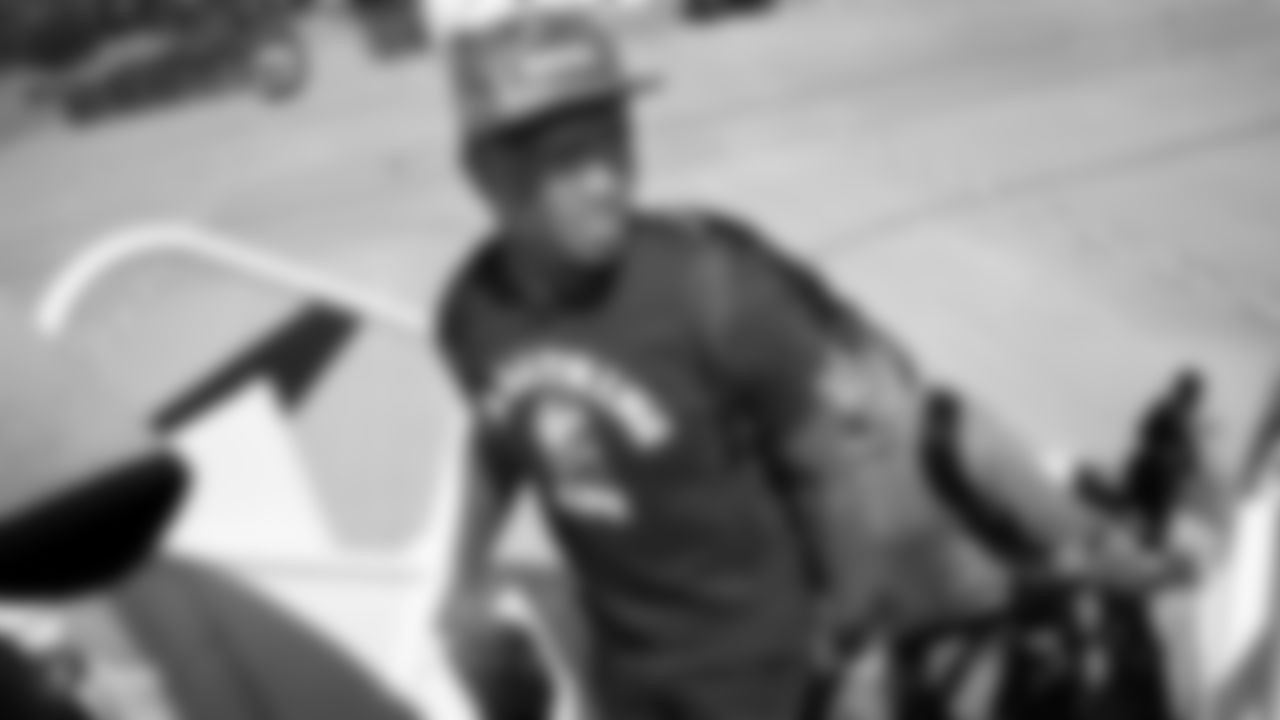 Raiders cornerback Trayvon Mullen (27) departs for the regular season game against the Minnesota Vikings.