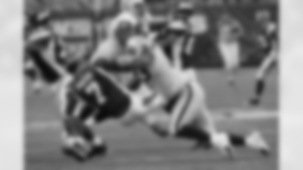 DT Tommy Kelly brings down Ponder.