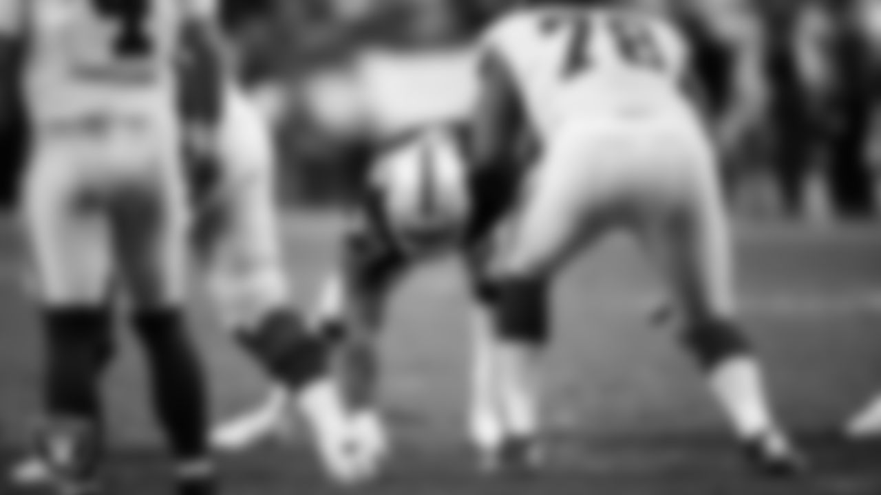 Las Vegas Raiders defensive tackle Quinton Jefferson (77) lines up before the snap during the regular season home game against the Washington Football Team.