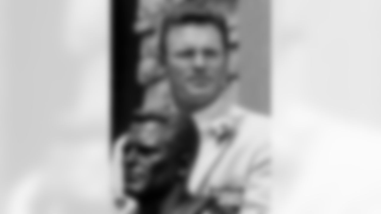 The Raiders selected Howie Long in the 2nd round of the 1981 NFL Draft. During his 13 years with the Raiders, Long played in 179 games with 151 starts and recorded 84 sacks, two interceptions, and 10 fumble recoveries. He was selected to play in eight Pro Bowls, named 1st Team All-Pro twice, and was named defensive player of the year in 1985. Long was inducted into the Pro Football Hall of Fame in 2000.