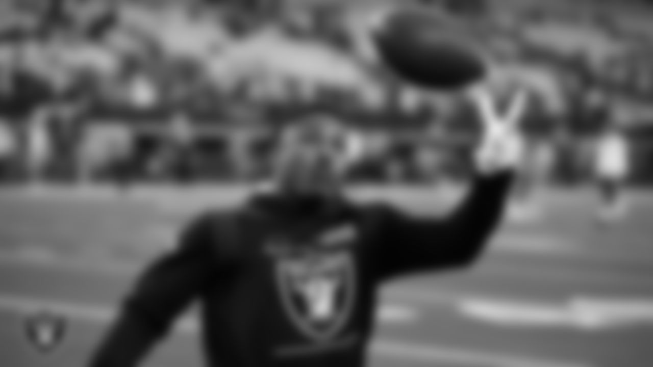 Las Vegas Raiders running back Josh Jacobs (28) warming up before the regular season away game against the Dallas Cowboys.