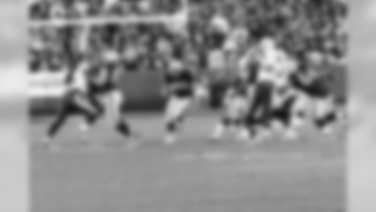 RB Michael Bush finds the gap up the middle.
