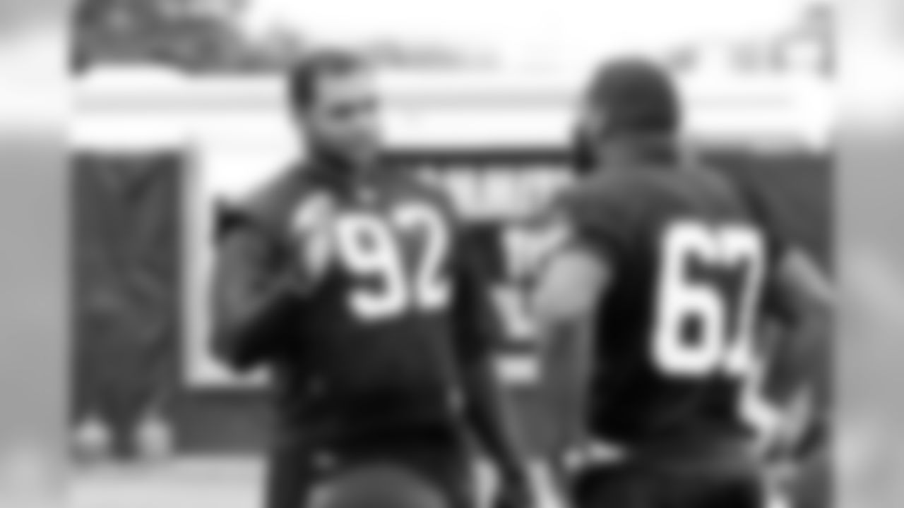 Veteran defensive lineman Richard Seymour offers some advice. Photo by Tony Gonzales.
