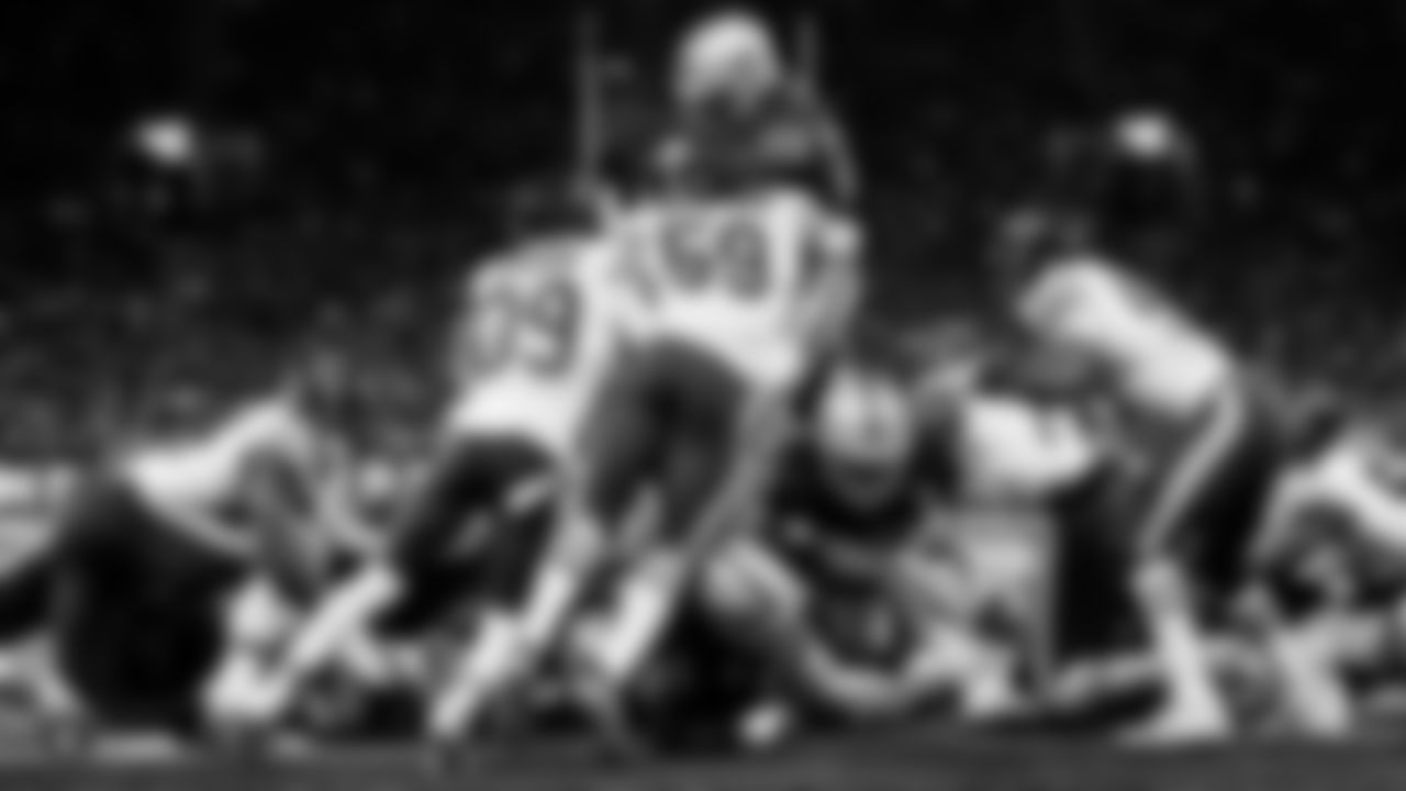 Raiders running back Josh Jacobs (28) rushes for a 2-yard touchdown during the regular season game against the Chicago Bears at Tottenham Hotspur Stadium.
