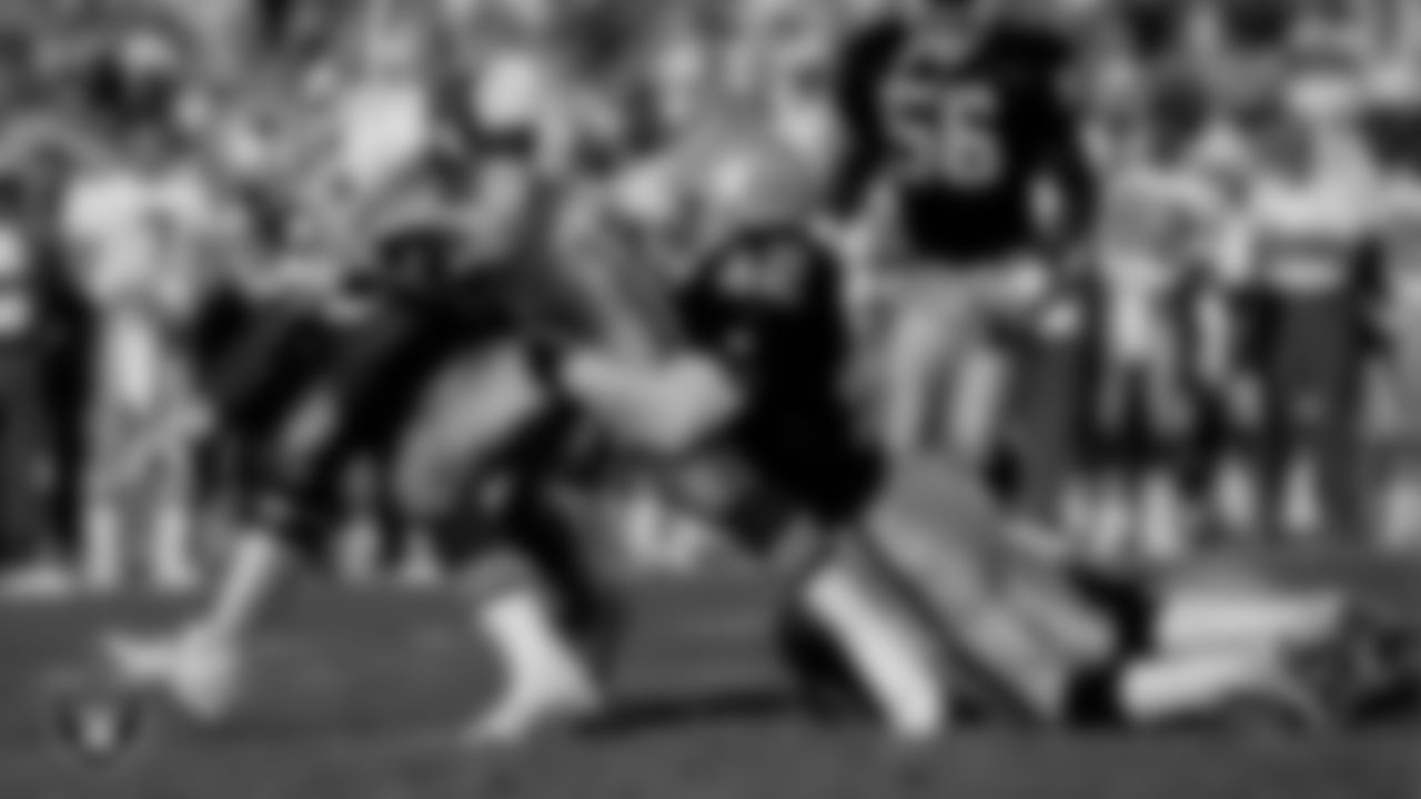 Ronnie Lott spent 2 years with the Raiders amassing 196 tackles, 9 interceptions, 2 forced fumbles, and 2 fumble recoveries. In his first season with the Raiders, he led the league with 8 interceptions and was selected to the Pro Bowl.