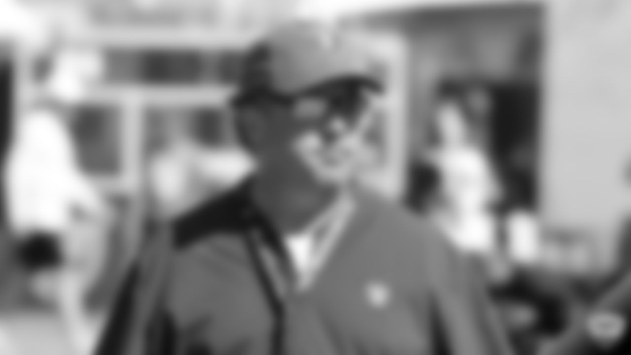 Raiders defensive coordinator Paul Guenther on the field for a joint practice with the Los Angeles Rams at 2019 Training Camp.