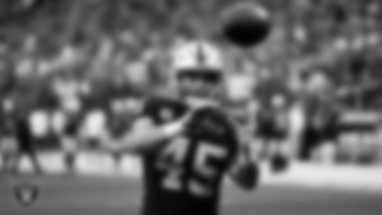 Las Vegas Raiders fullback Alec Ingold (45) warming up before the regular season home game against the Chicago Bears.