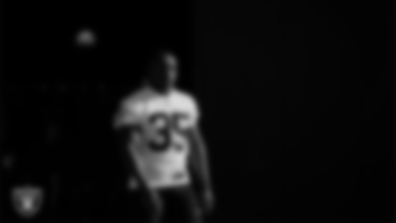 Las Vegas Raiders running back Zamir White (35) at a workout during phase two of the offseason program.