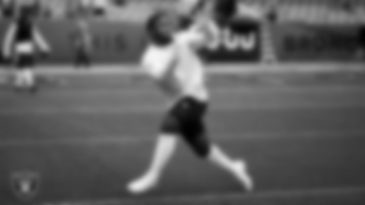 Las Vegas Raiders running back Josh Jacobs (8) warming up before the regular season away game against the Denver Broncos at Empower Field at Mile High.