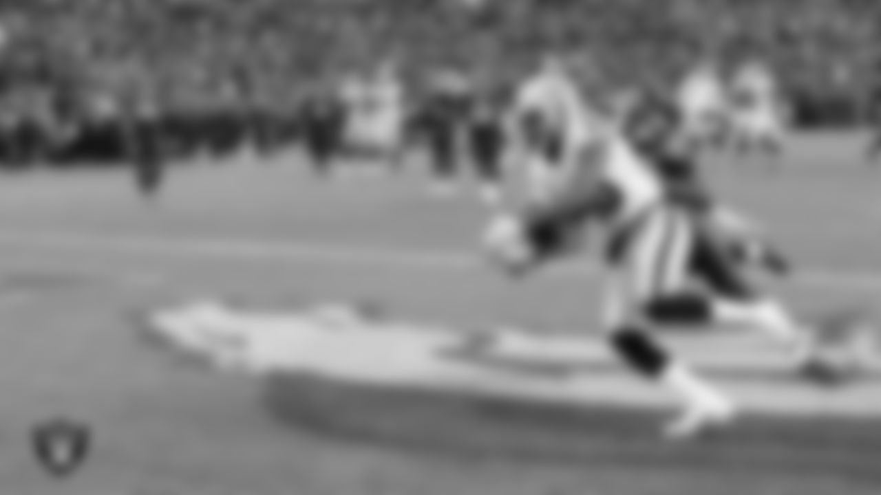 Raiders wide receiver Seth Roberts (10) makes an 11-yard touchdown catch during the regular season game against the Denver Broncos at Sports Authority Field At Mile High, Sunday, December 13, 2015, in Denver, Colo.