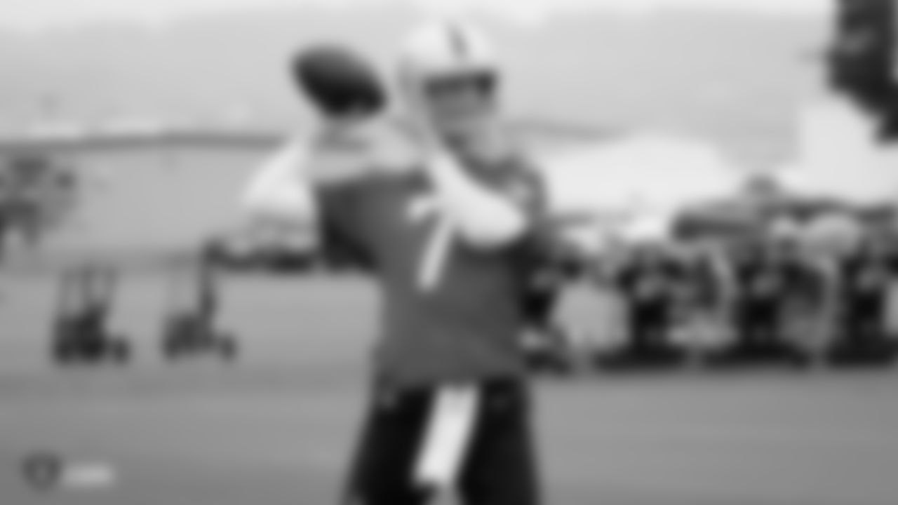 Raiders quarterback Mike Glennon (7) passes during practice.