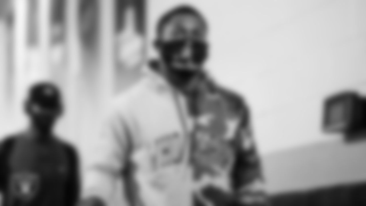 Las Vegas Raiders running back Josh Jacobs (28) arrives to the regular season away game against the New England Patriots.
