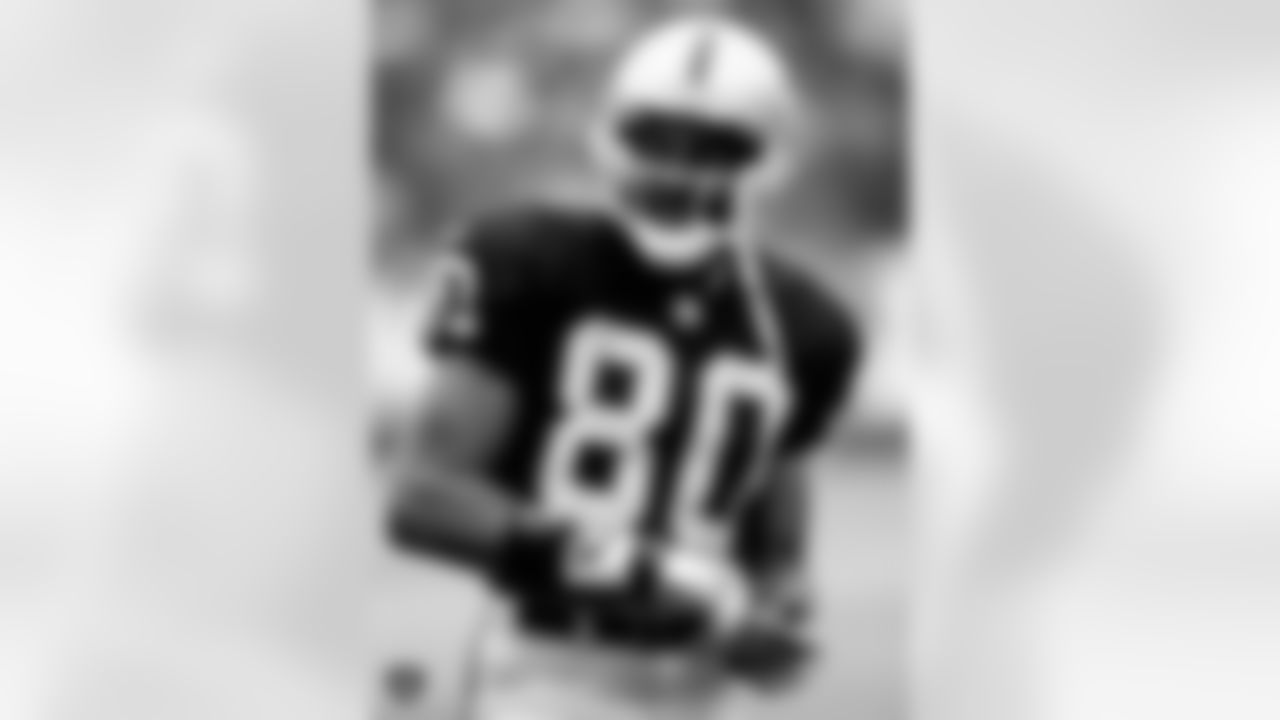 One of the most decorated players in NFL history, Rice joined the Raiders in 2001 and played in 54 games with 51 starts. Over four seasons with the Silver and Black, he caught 243 passes for 3,286 yards and 18 TDs. Rice was inducted into the Pro Football Hall of Fame in 2010.