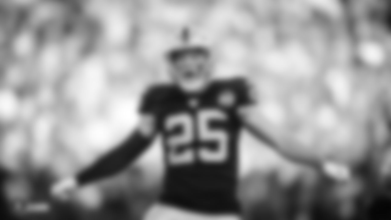 Raiders safety Erik Harris (25) celebrates during the regular season game against the Tennessee Titans.