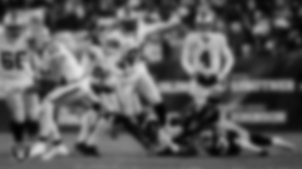 Las Vegas Raiders running back Josh Jacobs (28) during the regular season away game against the Pittsburgh Steelers at Acrisure Stadium.