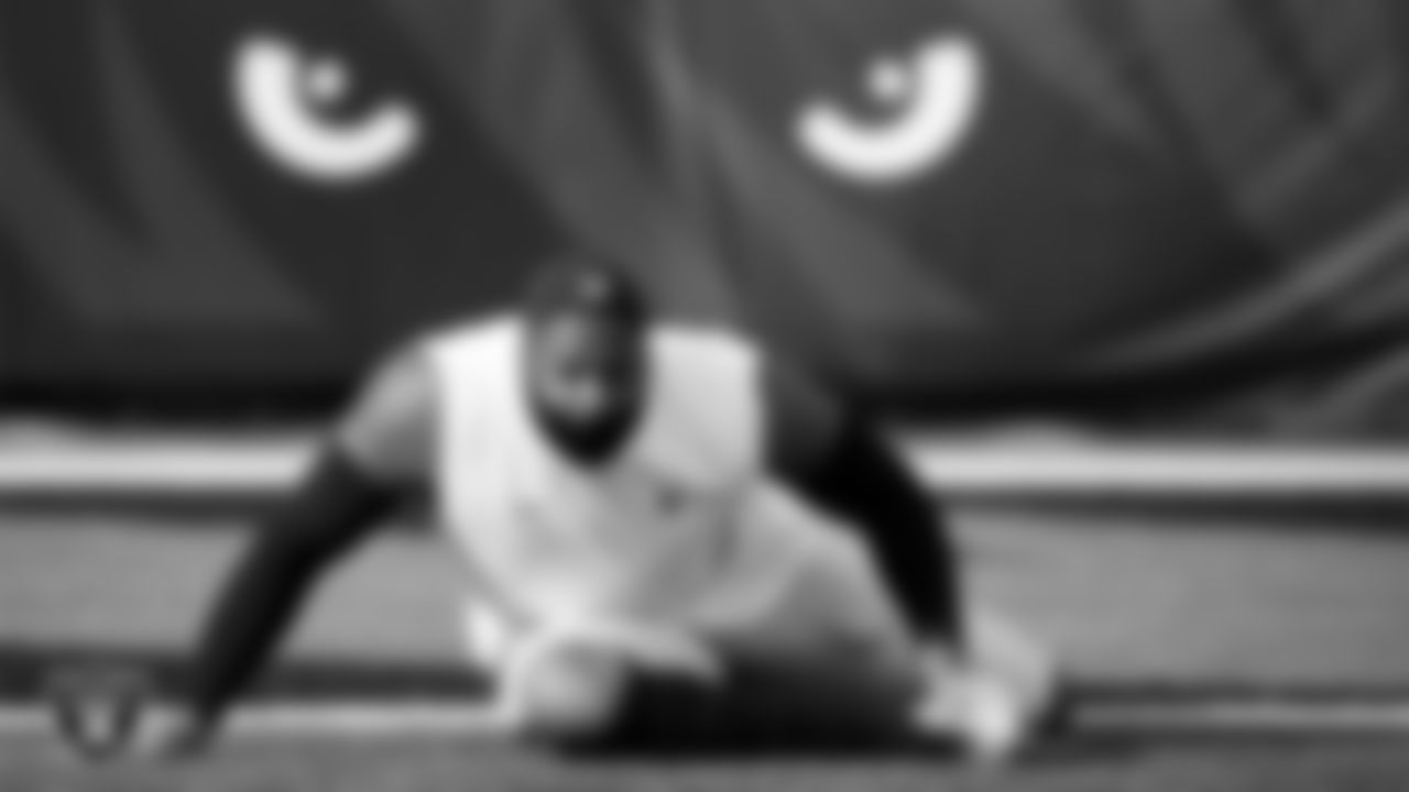 Las Vegas Raiders defensive tackle Quinton Jefferson (77) warming up before the postseason away game against the Cincinnati Bengals.