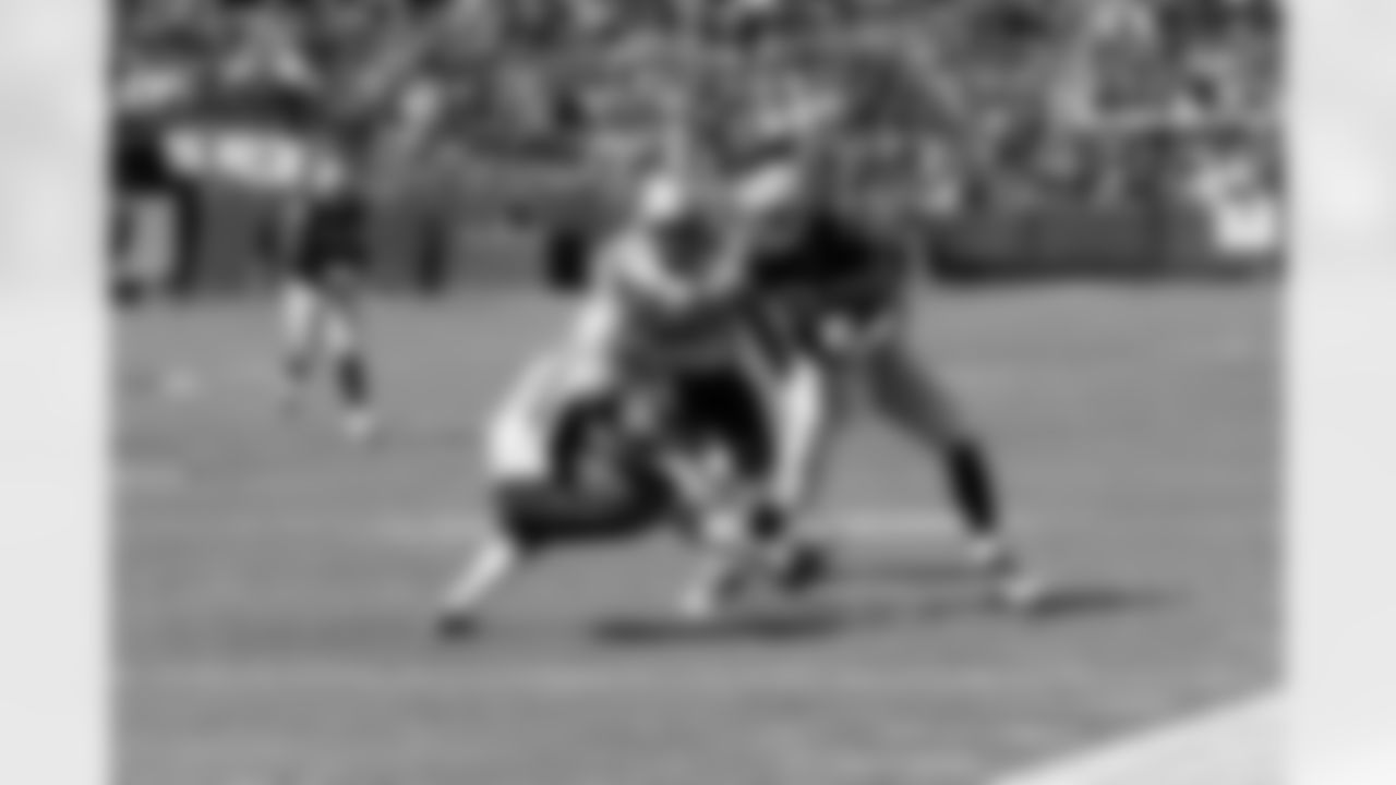 TE Kevin Boss puts out his arm to stop the defender.