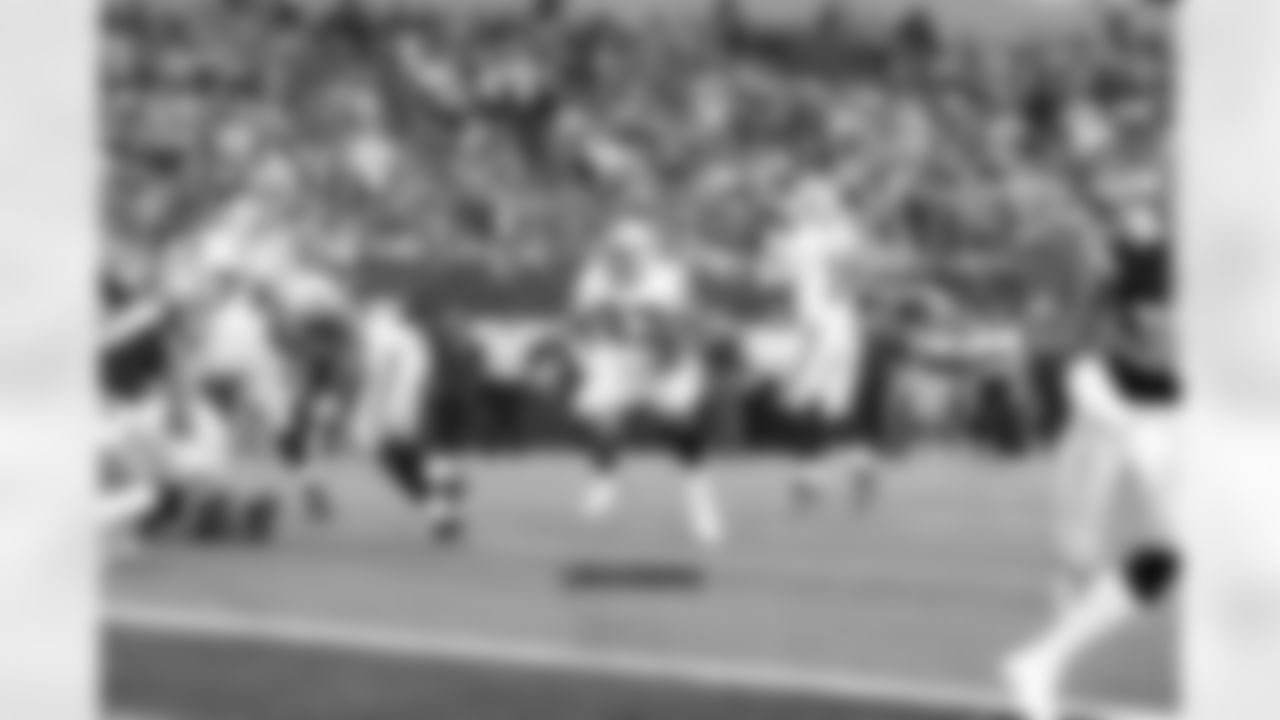 RB Rashad Jennings makes a move to the end zone.