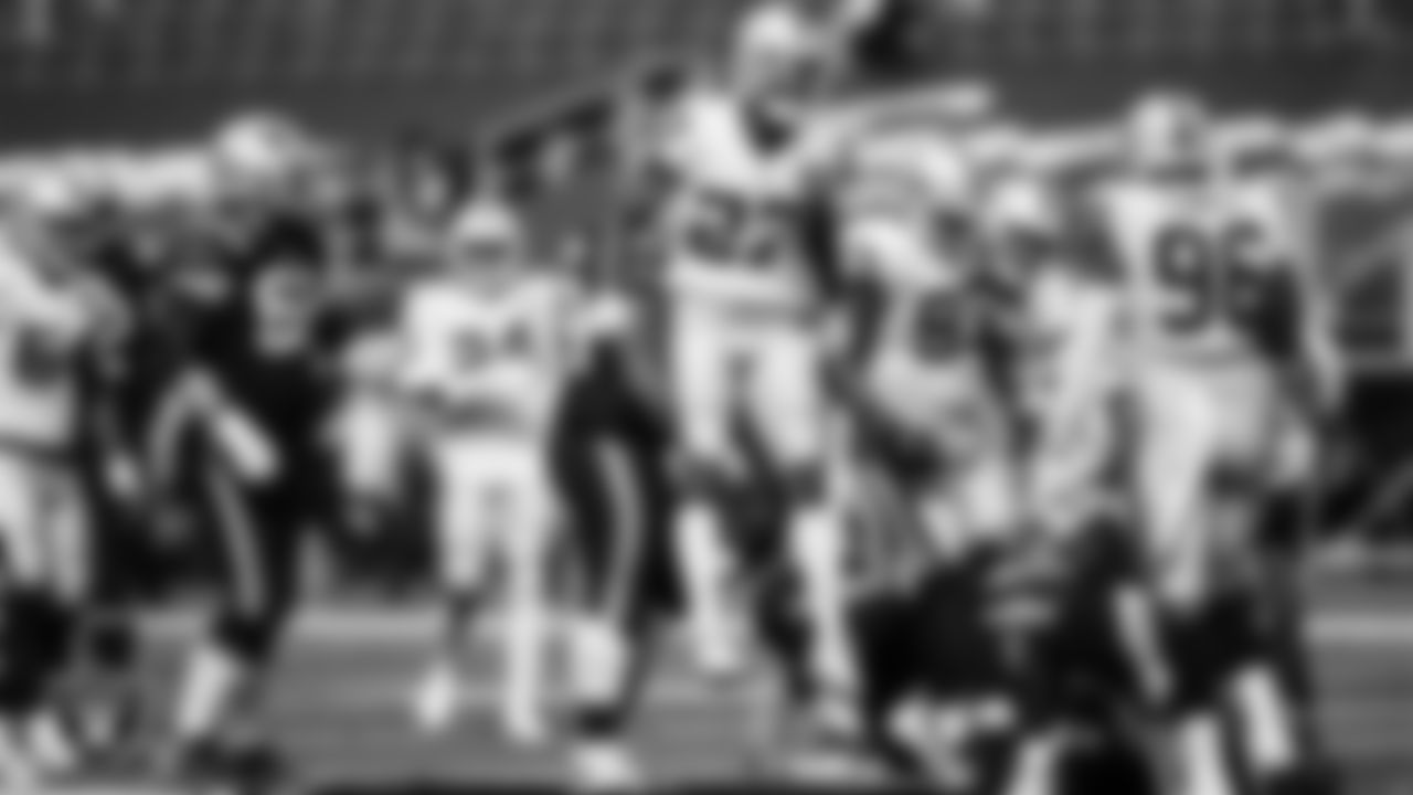 Las Vegas Raiders cornerback Trayvon Mullen (27) celebrates during the regular season away game against the New England Patriots.